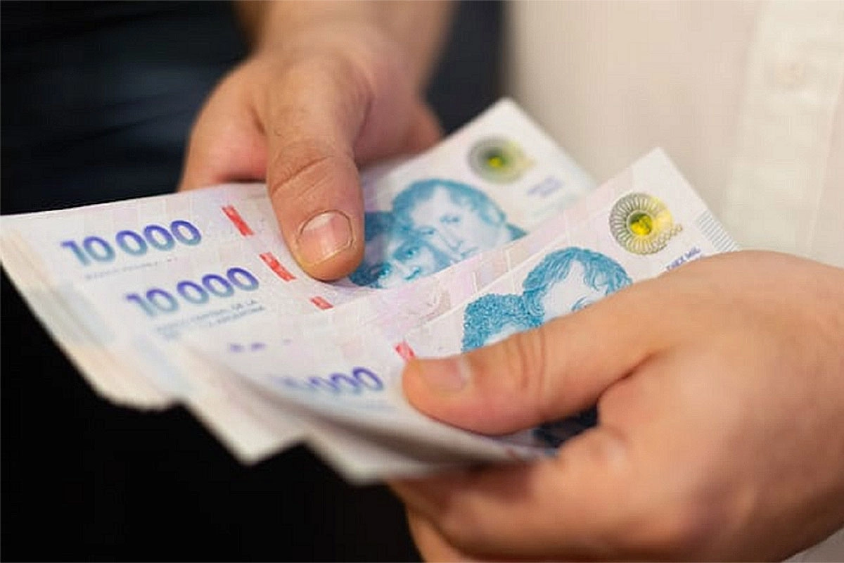 Empleados estatales de la provincia cobran el aguinaldo